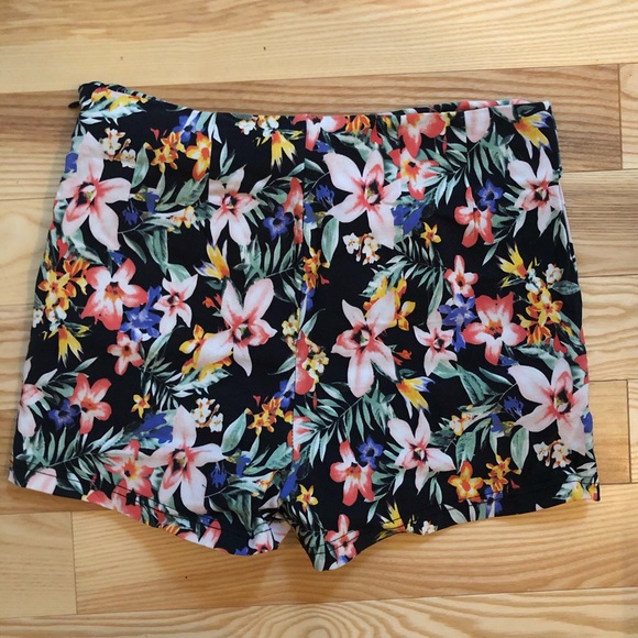 Floral Shorts - Picture 2 of 2